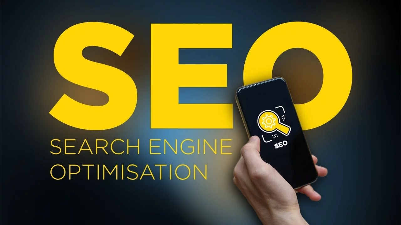 تهيئة SEO الموقع تتضمن تحسين العناصر التقنية والمحتوى لزيادة ظهور الموقع في نتائج محركات البحث. يشمل ذلك بحث الكلمات المفتاحية لتحديد العبارات الأكثر صلة وجاذبية للجمهور المستهدف. كما تتطلب خطة الاستهداف وضع استراتيجيات لتوجيه المحتوى وتحسين الروابط لزيادة حركة المرور وتعزيز التصنيف.